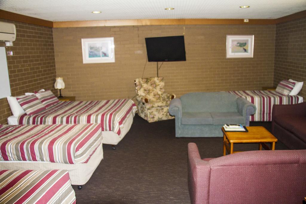 Motor Motel 3*