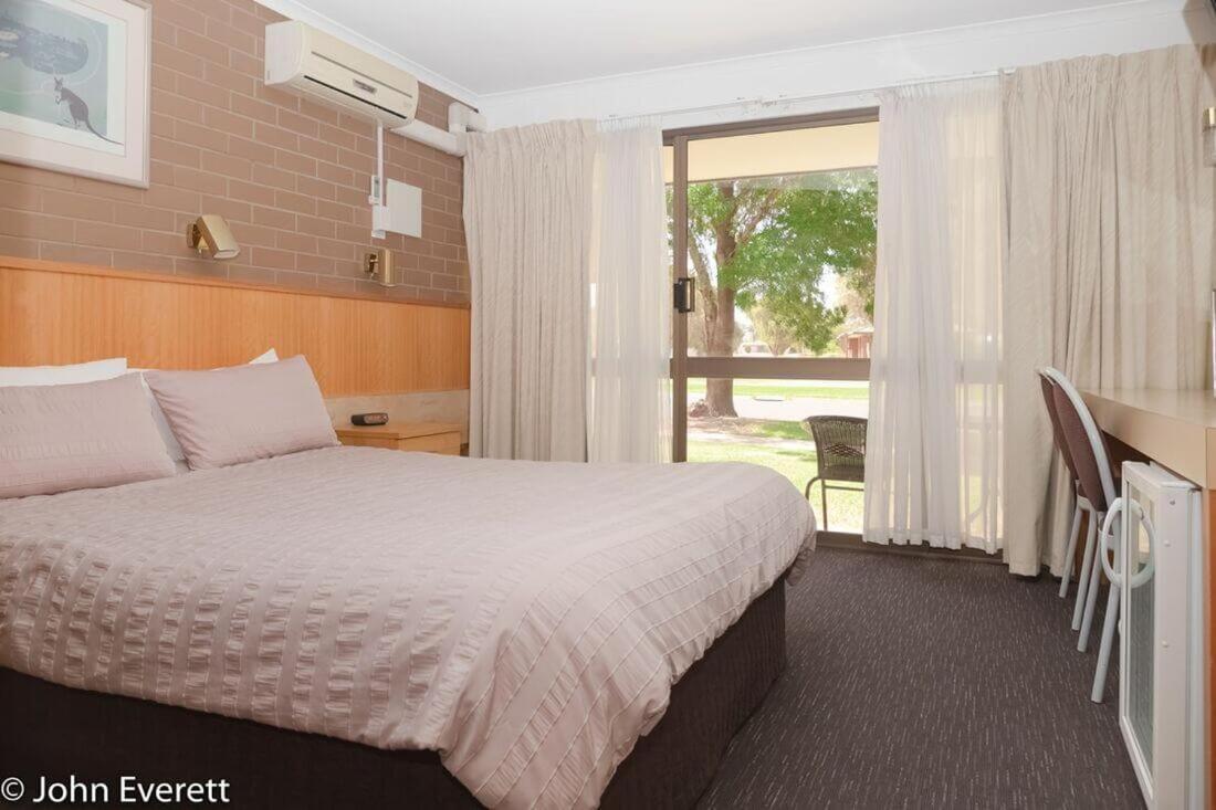 Motor Motel