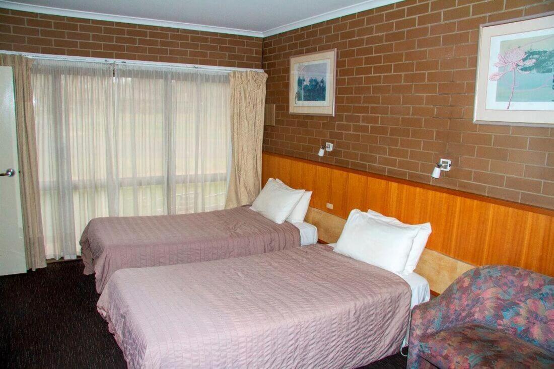 Motor Motel 3*