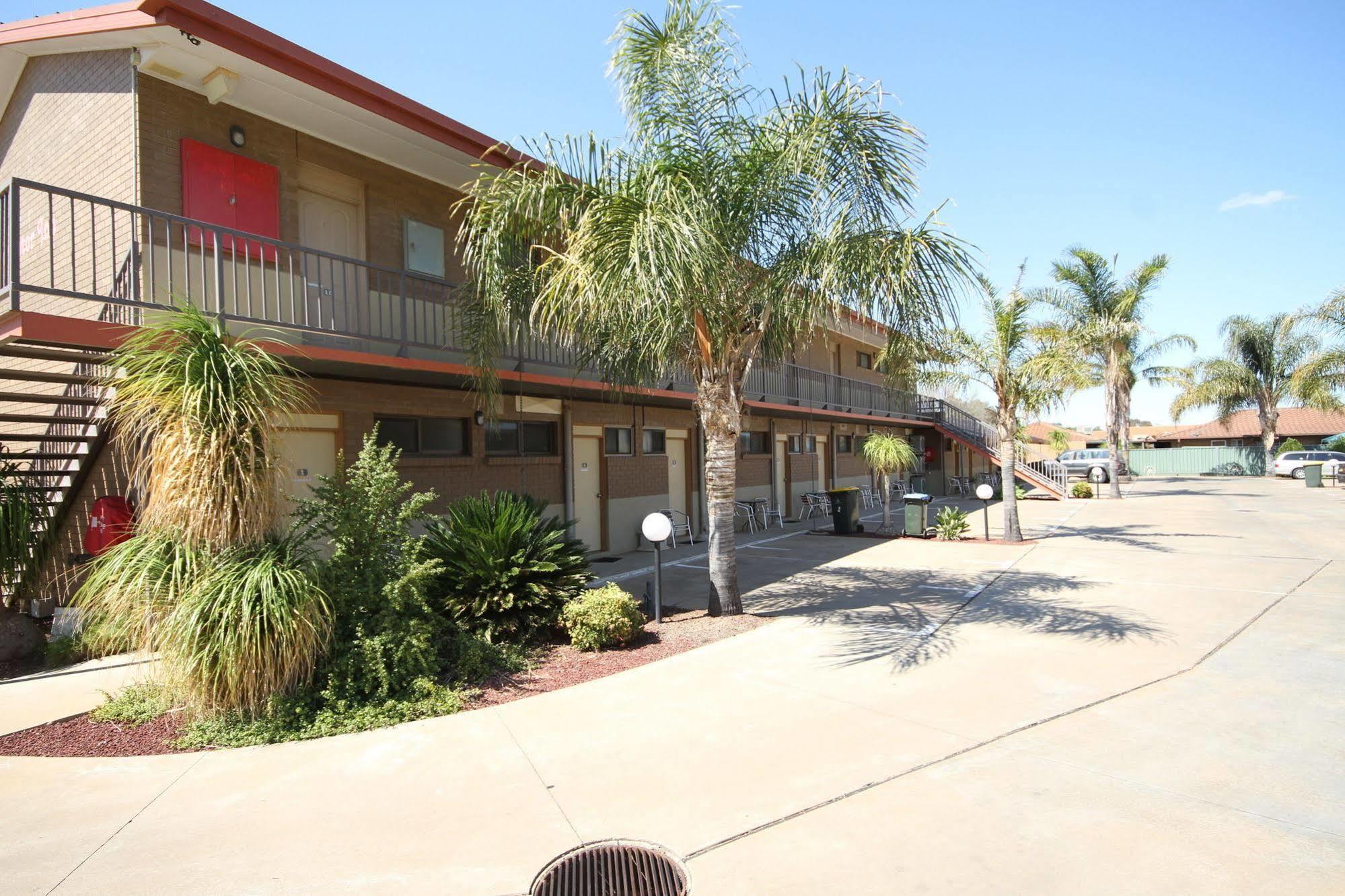 Motor Motel 3*